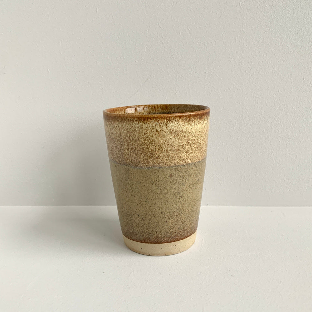 Høj Ø-kop fra Bornholms Keramikfabrik, Honey Mustard