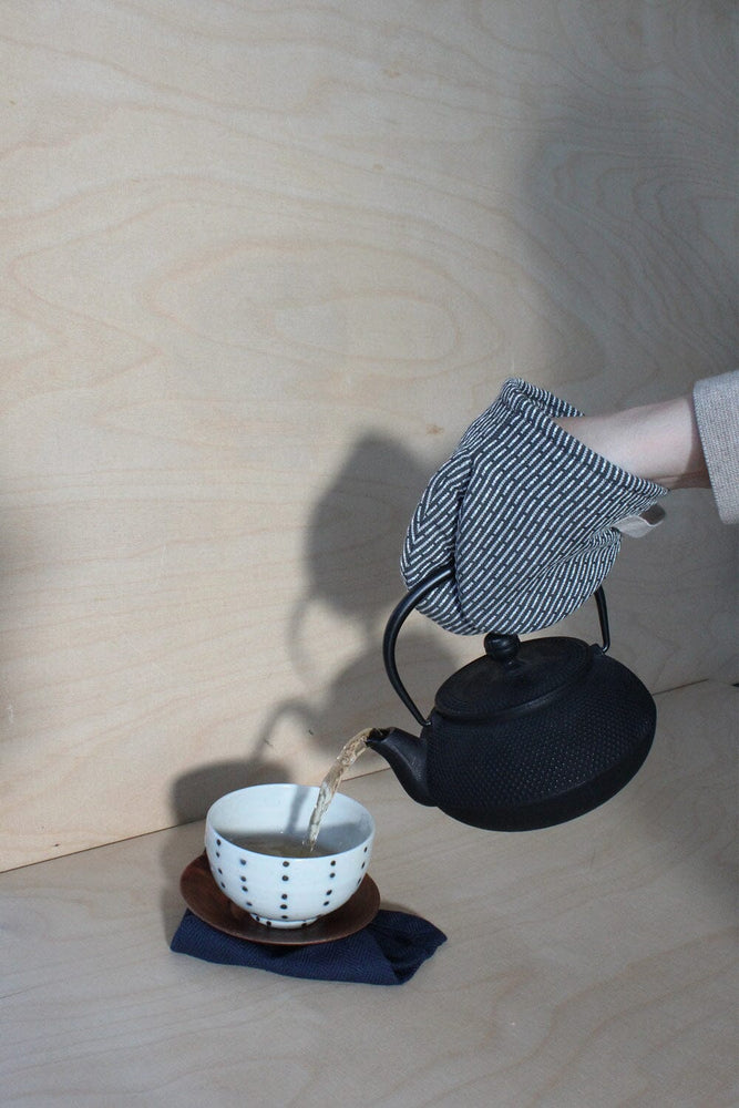 Mini Oven Mitts i økologisk bomuld fra The Organic Company, Evening Grey