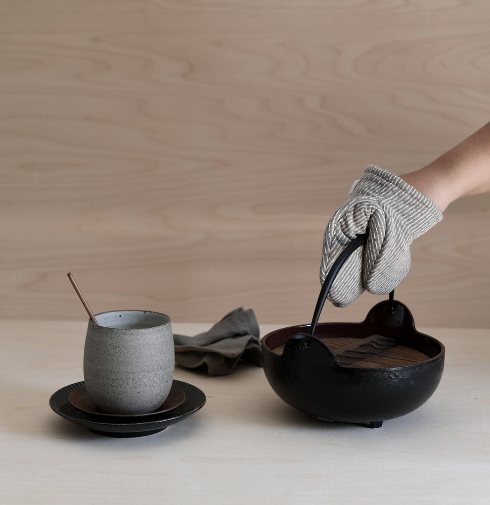 Mini Oven Mitts i økologisk bomuld fra The Organic Company, Clay Stone