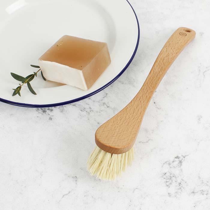 Opvaskebørste af olieret bøgetræ fra A Slice of Green