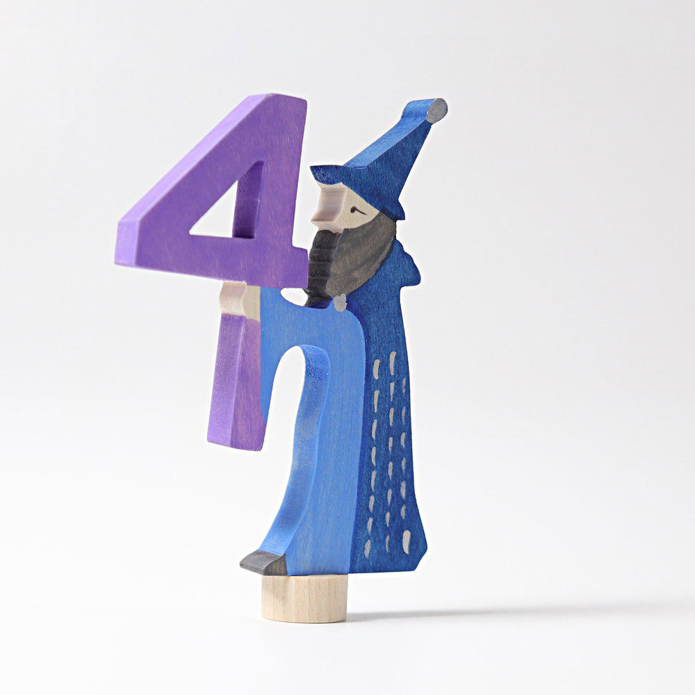 Grimm's figur til fødselsdagsring, eventyrfigur med tallet fire, lilla