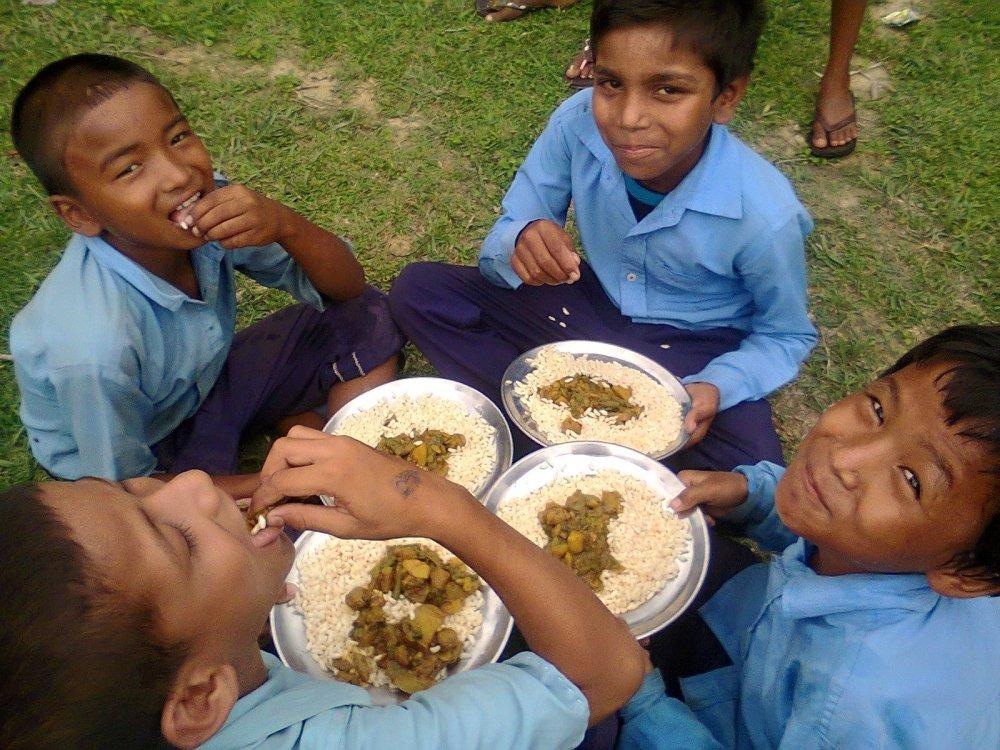 Min frugt madpose i økologisk bomuld og med snørelukning fra Skoleliv i Nepal, to motiver